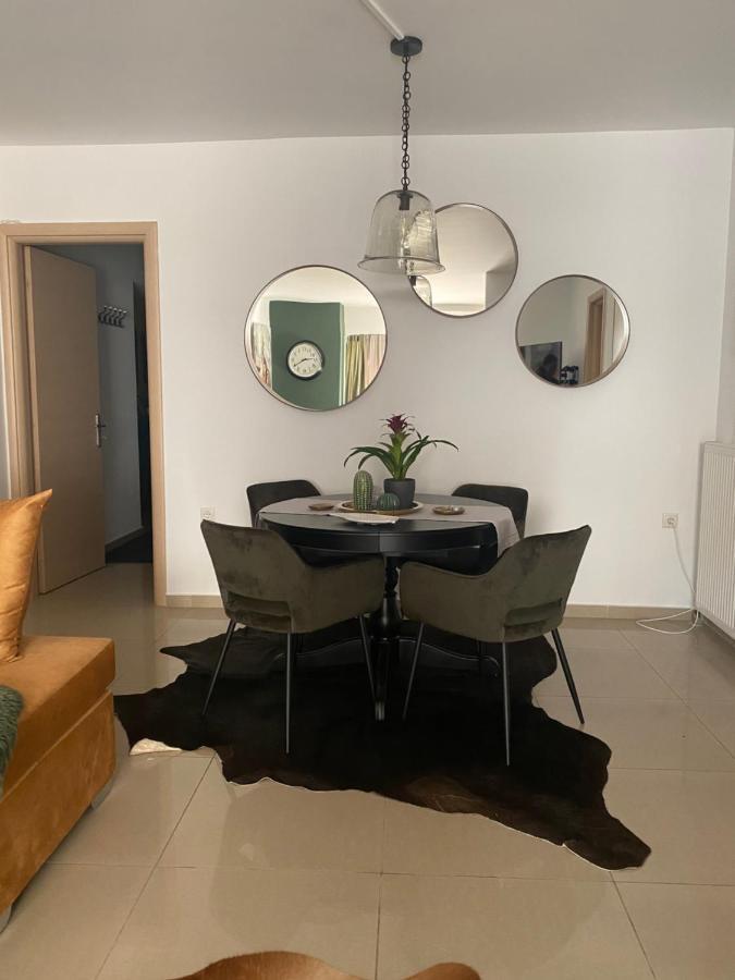 Little John Luxury Apartment Piraeus Bagian luar foto