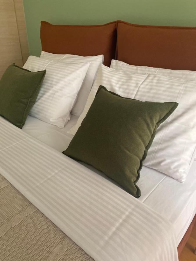 Little John Luxury Apartment Piraeus Bagian luar foto
