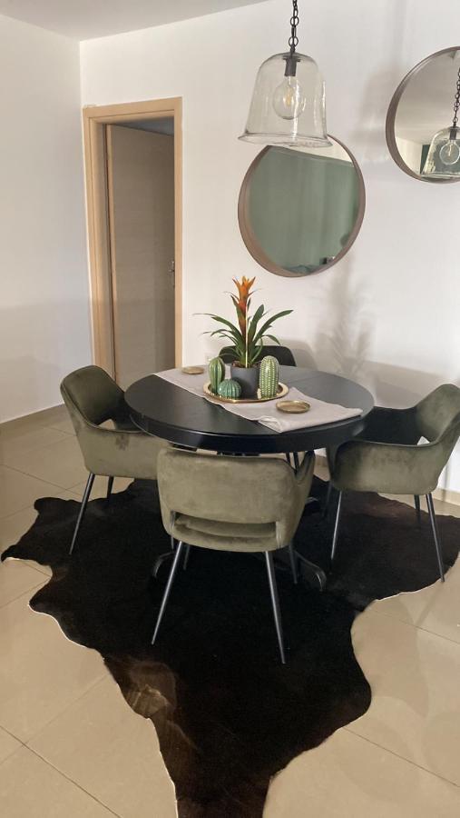 Little John Luxury Apartment Piraeus Bagian luar foto