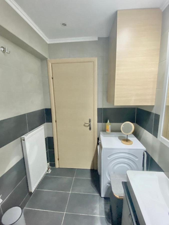Little John Luxury Apartment Piraeus Bagian luar foto