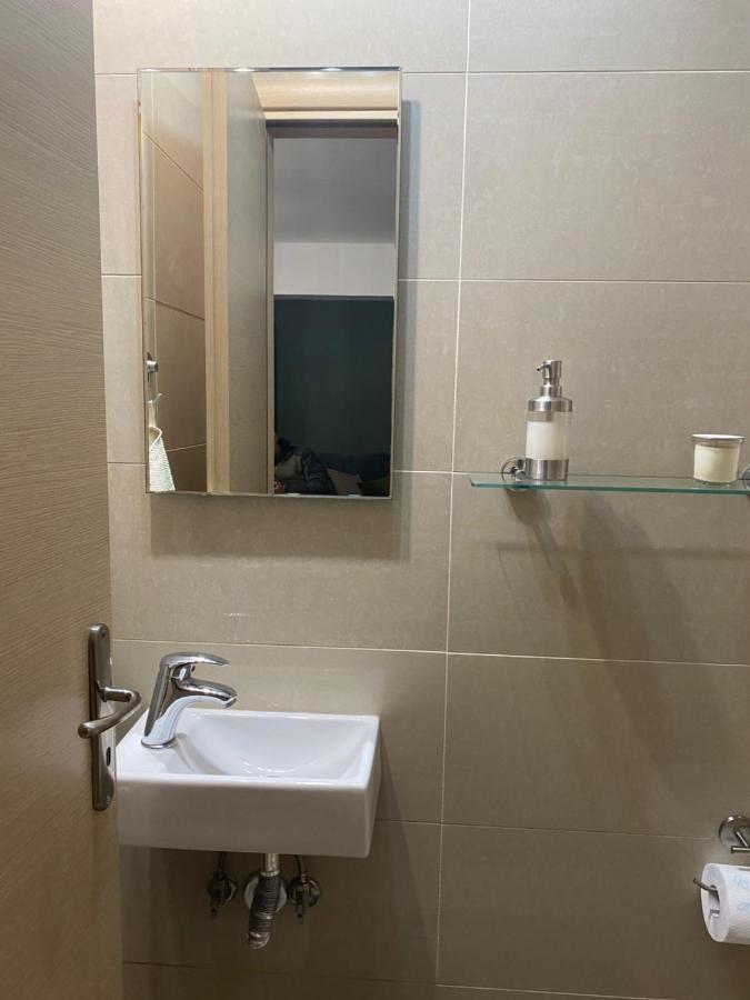 Little John Luxury Apartment Piraeus Bagian luar foto