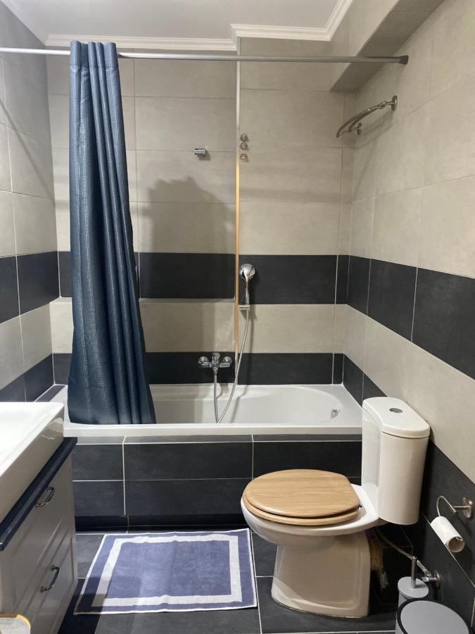 Little John Luxury Apartment Piraeus Bagian luar foto
