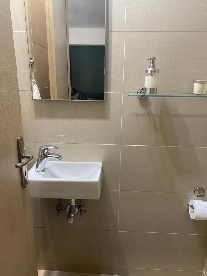 Little John Luxury Apartment Piraeus Bagian luar foto